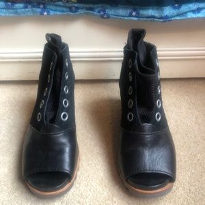Sorel woman's spring/summer/fall open Toe Booties